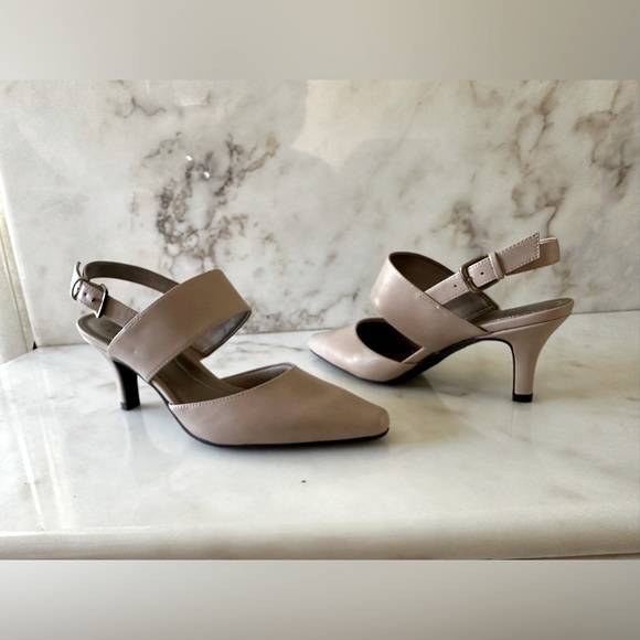 Life Stride Beige Soft System Krissy Slingback Leather Sandal. Size 8.  … - Picture 1 of 5